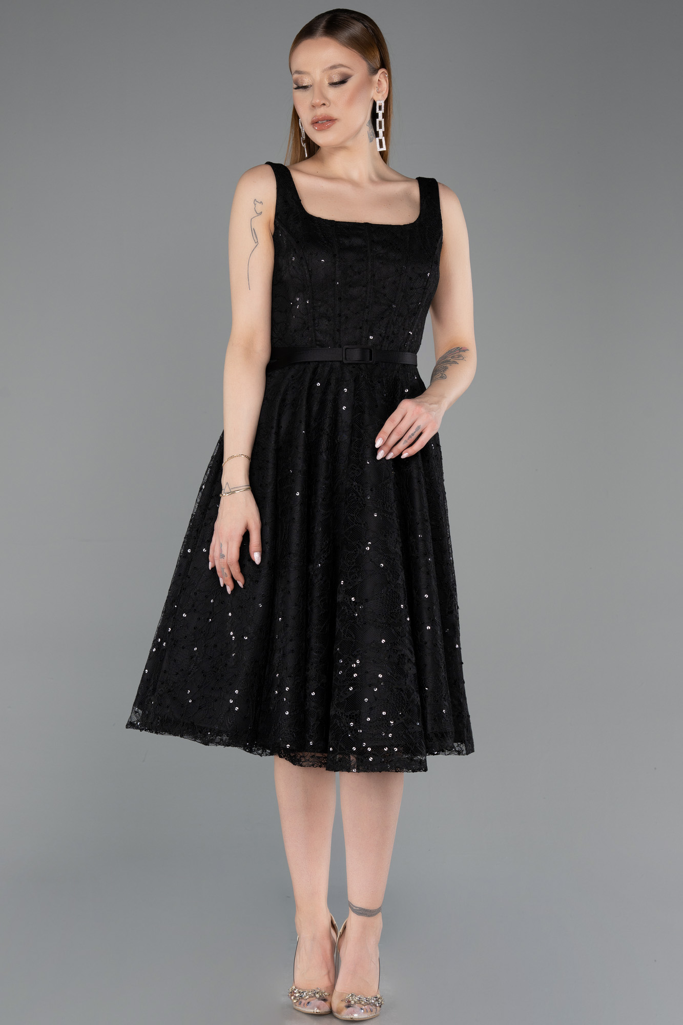 Kolsuz Kare Yaka Pullu Midi Dantel Gece Elbisesi ABK2549